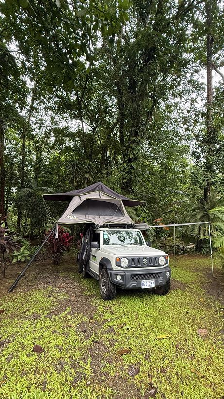 Primera noche: la carpa arriba del auto