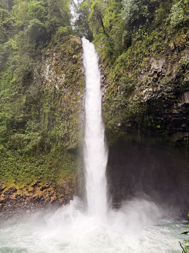 La catarata de La Fortuna, después de 530 escalones