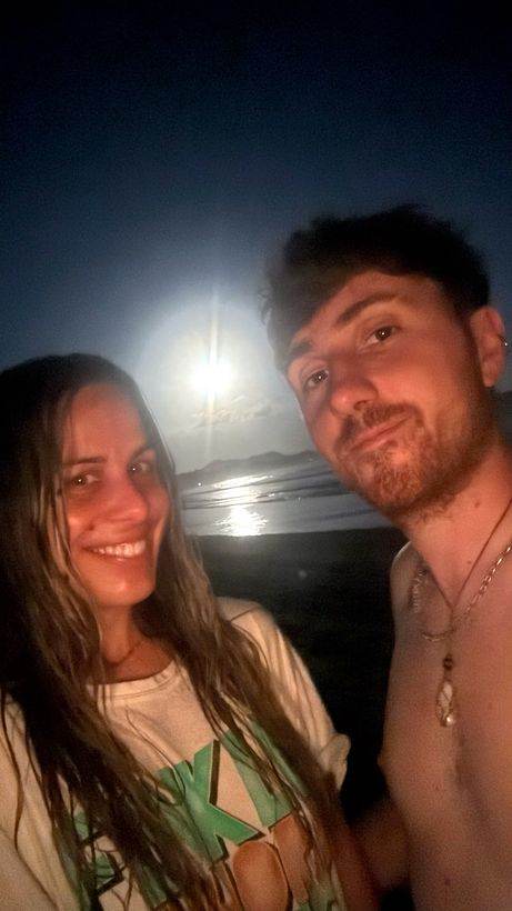 Los dos y la luna, en Sámara