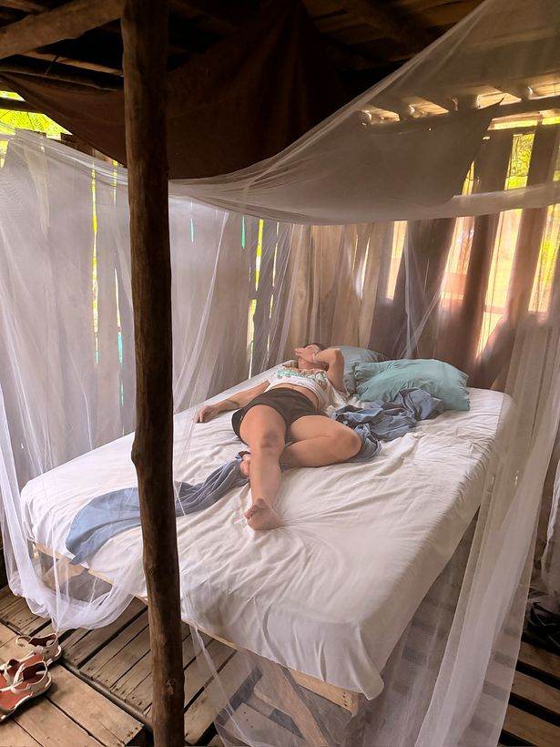 La cabaña del surf camp, después de la tormenta