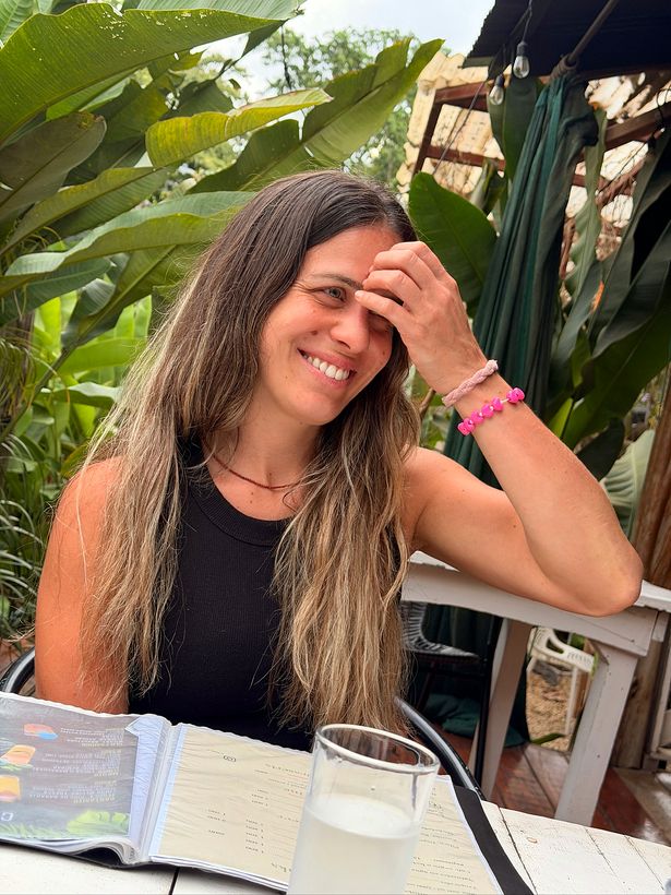 Uvita otra vez, esperando la pizza